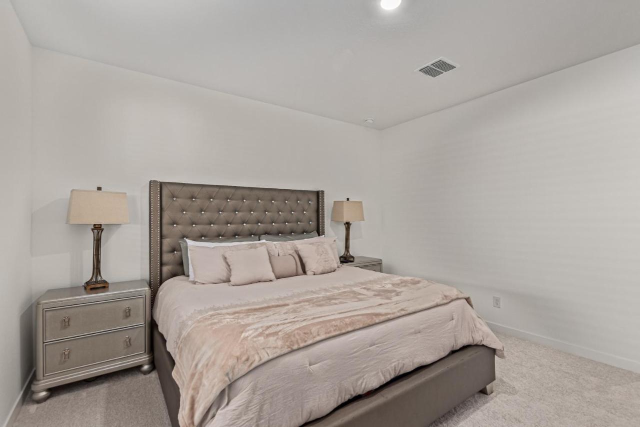 At Your Service - Modern Amenities, Urban Location, Sophisticated Style Финикс Екстериор снимка